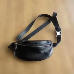 ブラック ボディバッグ