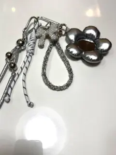 シルバー 花形ストラップ リボンモチーフ