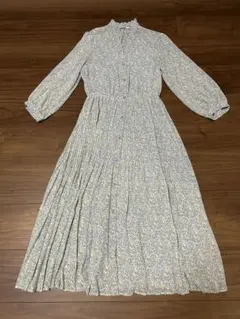 【ユニクロ】シフォンプリーツロングワンピース　キャスキッドソン