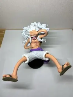 【美品】ワンピース ニカ　ルフィ 台座あり フィギュア　(送料無料)