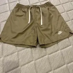 Nike カーキ ベージュショートパンツ Mサイズ