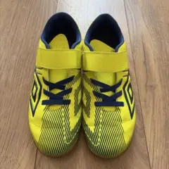 美品　umbro サッカーシューズ 室内　イエロー ストライプ　20.5センチ