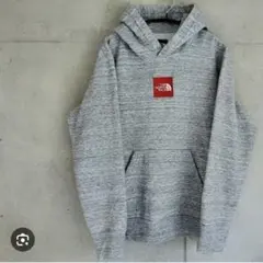 【美品】ノースフェイス　グレー　パーカー　フーディー　裏起毛　ロゴ　赤　S