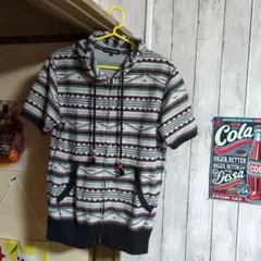 幾何学模様フード付きパーカー Ｍサイズ