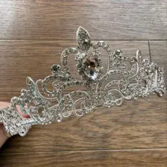 シルバー　ティアラ　ウェディング