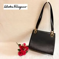 Ferragamo ブラックレザー ダブル ガンチーニ ショルダーバッグ