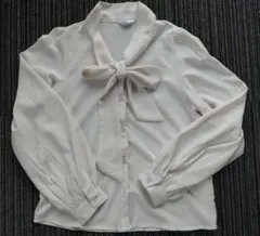 INGNI★白ベージュボウタイブラウス sizeМ