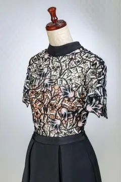 【SALE】self-portrait フラワー刺繍 ノースリーブミニワンピースのサムネイル