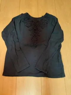 アンティカ　黒の刺繍付き長袖カットソー 子供用