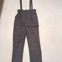 サスペンダー付き パンツ