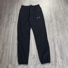 アンダーアーマー Under Armour 黒ナイロンパンツ150㎝