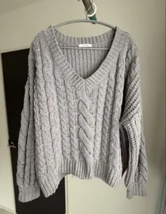 ひ*ん様 グレー Vネック ケーブル編み ニット