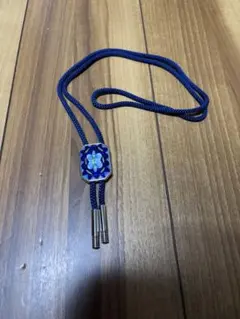 青い花柄ループタイ