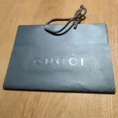 GUCCI ロゴ入り紙袋