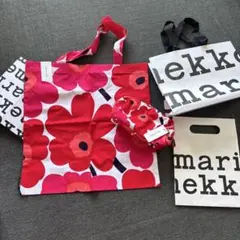 ▶︎新品未使用◀︎マリメッコ marimekko トラベルポーチ マチあり 