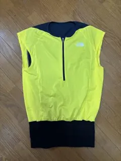 THE NORTH FACE ハーフジップ ノースリーブ トップスのサムネイル