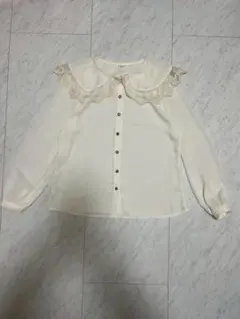アイボリー レース付き長袖シャツ