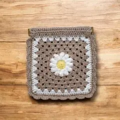 バネ口ポーチ グラニースクエア 花モチーフ かぎ針編み ラテベージュ　編み物☆４