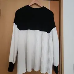 黒と白のプリーツデザイン長袖トップス　ニット