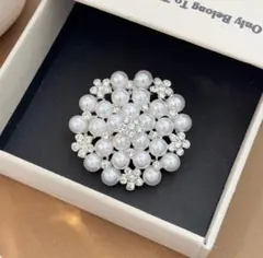 ブローチ パール コサージュ フォーマル パーティ 卒業 卒園 入学式 発表会