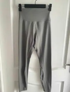 女性用のスポーツ用ハイウエストタイツです