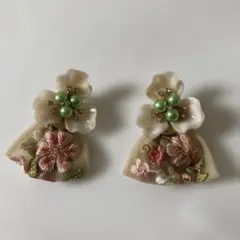 Item thumbnail for item c39005a9-cbe1-4fc6-81d6-84061ffc0b3b