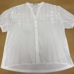 刺繍入りホワイト半袖シャツ