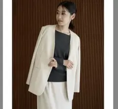 アンフィーロ　秋物ノーカラージャケット アイボリー　M