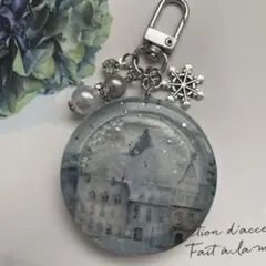 41 レジン　シャカシャカキーホルダー　シェイカー 大人　雪の街　冬