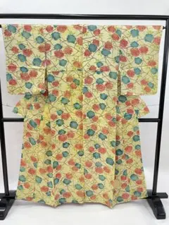 Y245 着物　小紋　黄色　絞り　黄色　疋田絞り　花柄　地模様　正絹　花　菱形