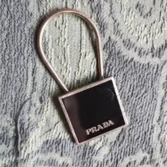 PRADA キーホルダー スクエア型 ブラック
