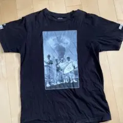 stussyブラック グラフィックプリント Tシャツ