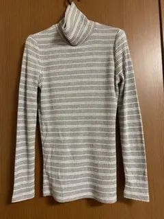 UNIQLO ユニクログレー ボーダータートルネック M