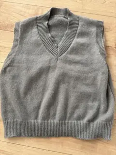 グレー ニットベスト