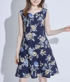 新品未使用未開封トッコクローゼットフラワープリントハートネックノースリーブワンピ