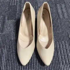ベージュ ポインテッドトゥ　パンプス 中ヒール　24,5 日本製