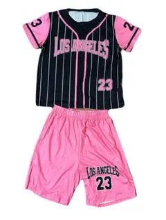 140cmくらい　Tシャツ＆ショートパンツ