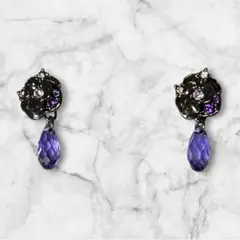 ANNA SUI薔薇モチーフ 紫色ピアス
