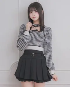 pium チョーカーフリルヨーク切替ニット チャコール - メルカリ