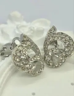 NINA RICCI ニナリッチ ラインストーンイヤリングシルバーカラーのサムネイル