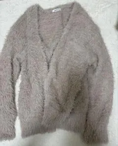 淡いピンクのフワフワカーディガン