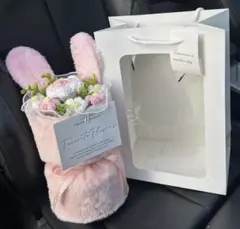 완홍 부케 래빗 핑크 윈도우 페이퍼 백 래빗 허니 부케 니트 플라워