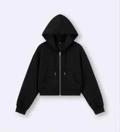 ブラックフード付きクロップドパーカー