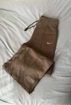 ナイキ　LooseFit スウェットパンツ