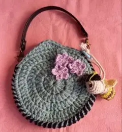 かぎ針編みの円形バック