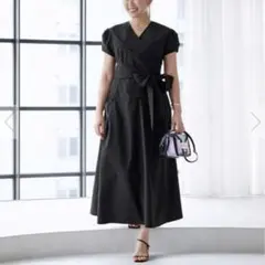 美品✨ur's ユアーズ カシュクール風ウエストリボンワンピース ブラック Mのサムネイル