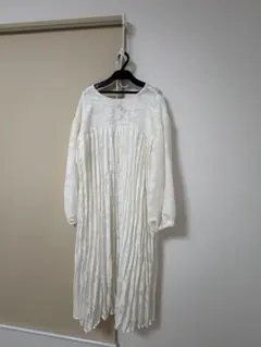 LOWRYS FARM ジャガードプリーツワンピース オフホワイト