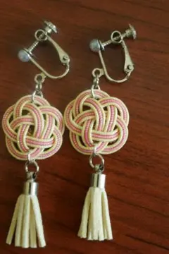 Item thumbnail for item 102bda2d-2260-41ba-aed3-bff0ab471814