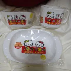 2004年物　ハローキティ　お茶碗　コップ　お皿セット