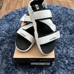 新品　アディダス　adidas サンダル　25.5cm